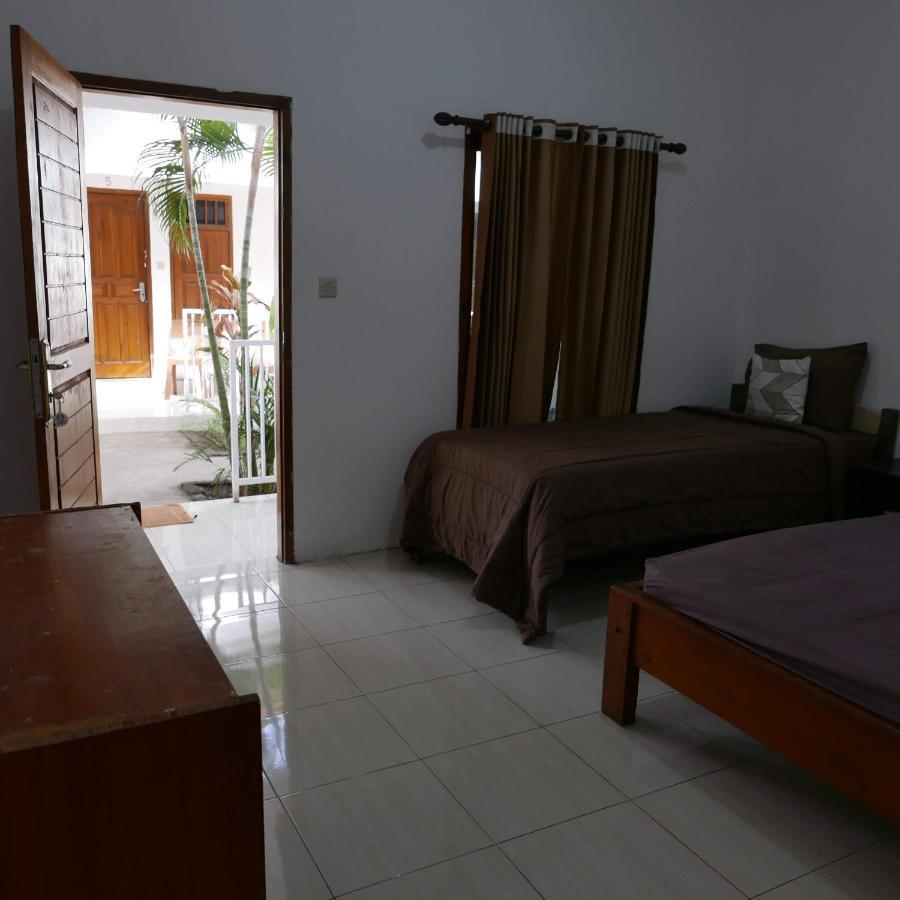 Rumah Side Apartment Джили Трауанган Екстериор снимка