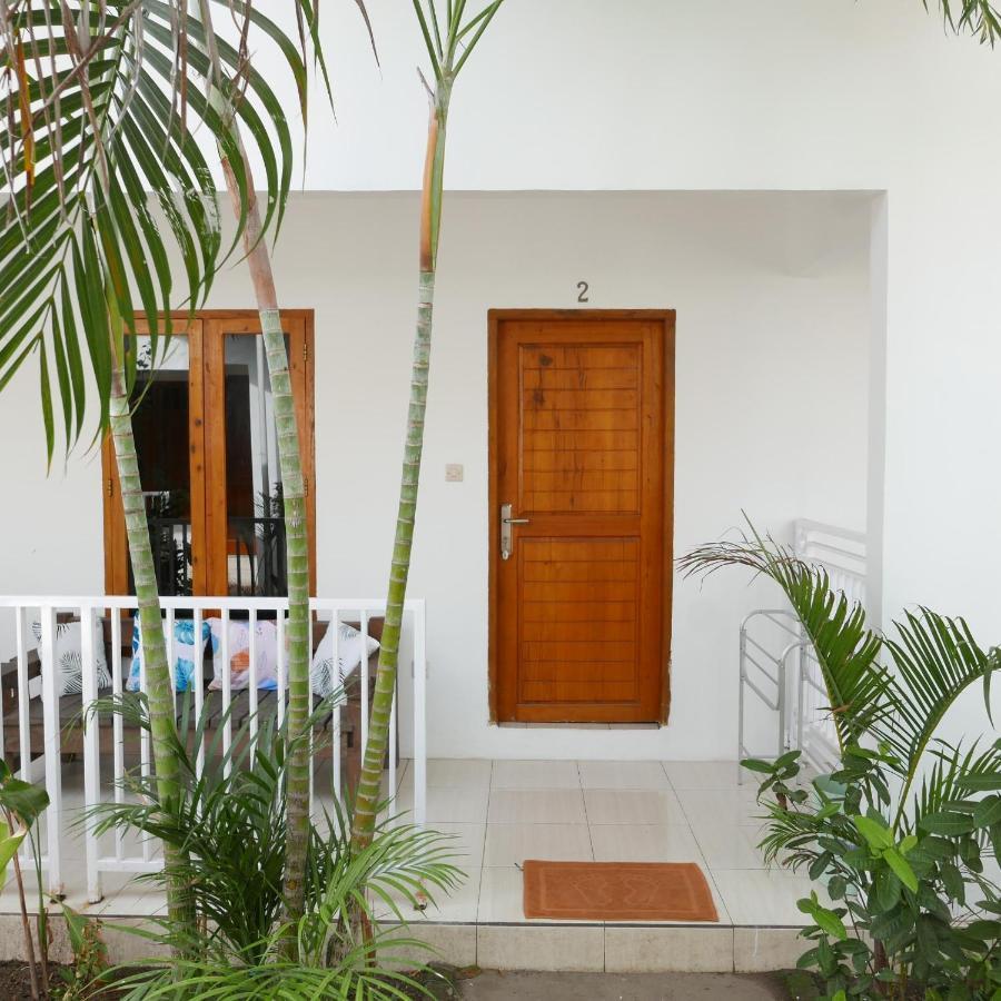 Rumah Side Apartment Джили Трауанган Екстериор снимка