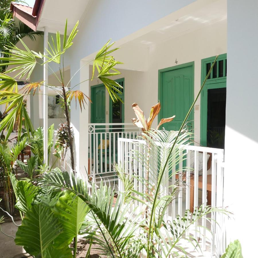 Rumah Side Apartment Джили Трауанган Екстериор снимка